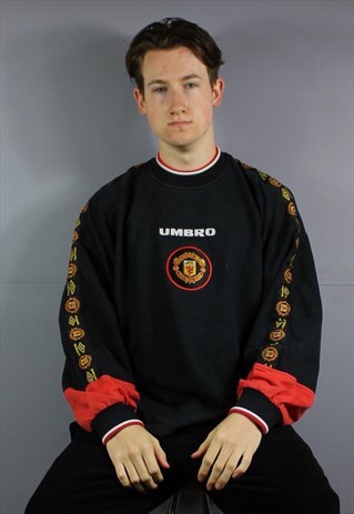 VINTAGE UMBRO MANCHESTER UNITED SWEATSHIRT IN BLACK WITH LOG