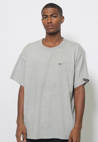 VINTAGE NIKE T-SHIRT