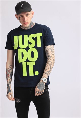 VINTAGE NIKE T-SHIRT
