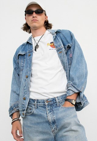 MEN'S DENIM JACKET .
