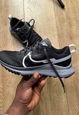 Womens Nike trail black trainers