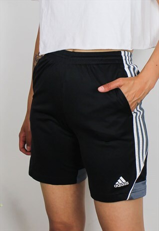 VINTAGE ADIDAS SHORTS W LOGO FRONT & THREE STRIPES