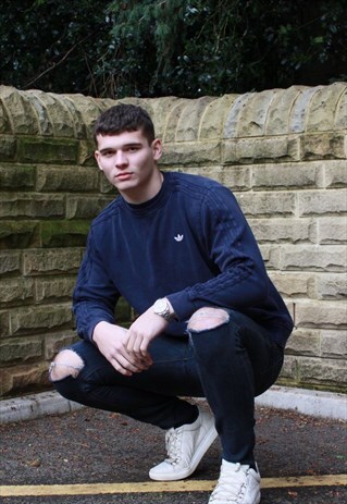 VINTAGE NAVY ADIDAS SWEATSHIRT