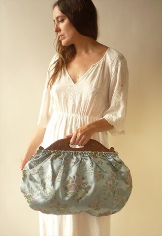 1970'S VINTAGE SATIN JACQUARD FLORAL FOLK HAND HELD BAG
