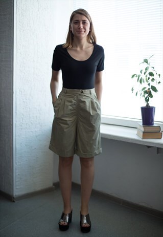 VINTAGE 90'S LIGHT KHAKI HIGH WAISTED SHORTS