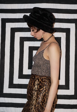 VINTAGE 90'S FLUFFY FAUX FUR BUCKET HAT