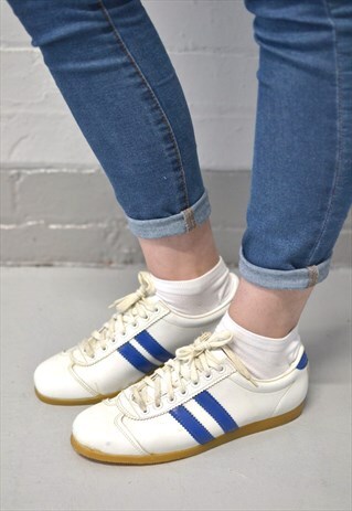 VINTAGE WHITE & BLUE TRAINERS