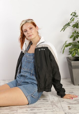 VINTAGE NIKE BLACK FESTIVAL SHELL JACKET Z643