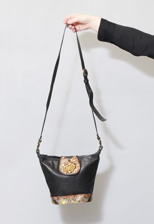 VINTAGE 1980'S BLACK METAL BOTTOM LEATHER SHOULDER BAG