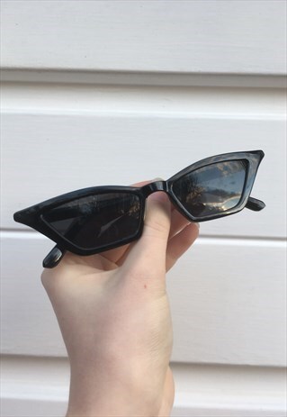 WOMENS VINTAGE STYLE 90S BLACK THIN POINTY SUNGLASSES