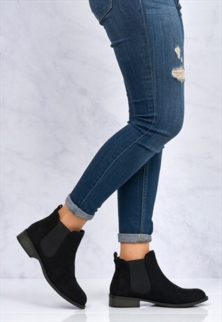 STACKED BLOCK HEEL CHELSEA BT IN BLACK