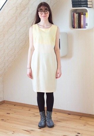 Light yellow combined sleeveless dress