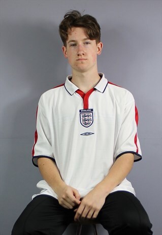 VINTAGE UMBRO ENGLAND REVERSIBLE FOOTBALL SHIRT IN WHITE WIT