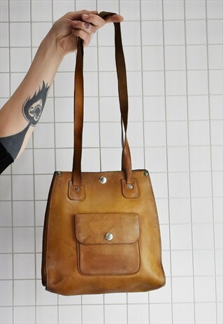 VINTAGE 70S TAN LEATHER BUCKET BAG WITH SHOULDER STRAP