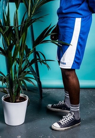 VINTAGE 1990S SPORTS SHORTS IN BLUE AND WHITE