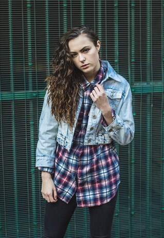 RIPPED WHITE SHORT DENIM JEANS JACKET