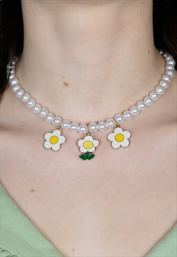 Daisy Chain faux pearl necklace cute flower summer cottage