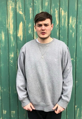 GREY NIKE CREWNECK SWEATSHIRT