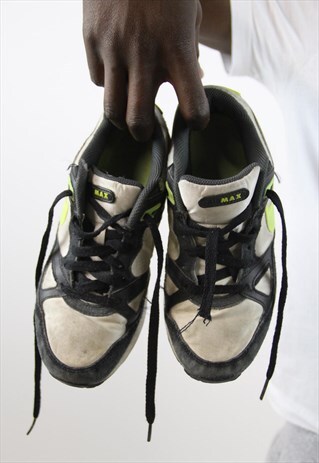 VINTAGE NIKE AIR MAX TRAINERS