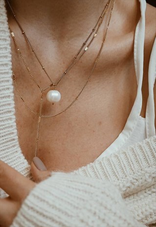 JEWELLERY SET 2 PCS.: PEARL NECKLACE AND CHARM HOOP EARRINGS