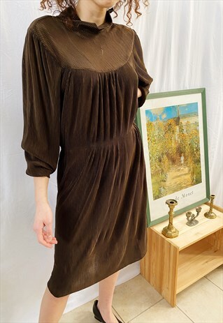 VINTAGE 70S LUXE ELEGANT CORRUGATED MIDI DRESS BROWN