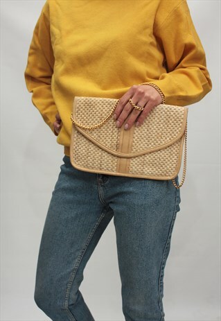 VINTAGE 80' AMAZING BEIGE STRAW BAG WITH GOLD CHAIN