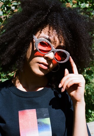 CHECKERED OVAL SUNGLASSES WITH RED COLOURED LENS