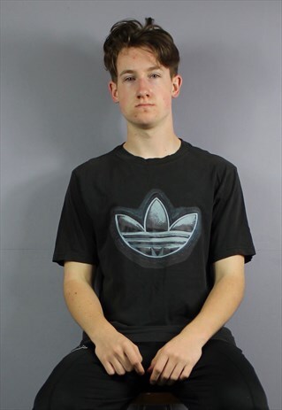 VINTAGE ADIDAS T-SHIRT IN BLACK WITH PRINTED TREFOIL LOGO. S