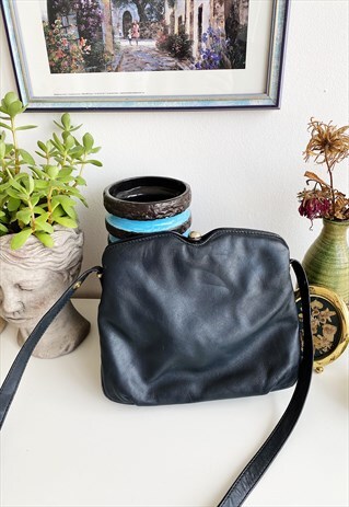 VINTAGE 70S FAUX LEATHER BOHEME PARISIAN BAG NAVY BLUE