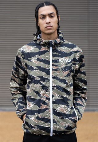 MANOR WINDBREAKER SHELL JACKET IN TIGER CAMO