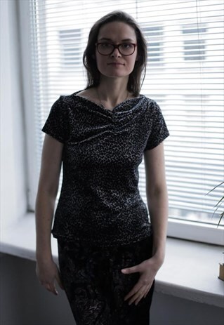VINTAGE 90'S BLACK/BLUE VELVET ANIMAL PRINT SHORT SLEEVE TOP