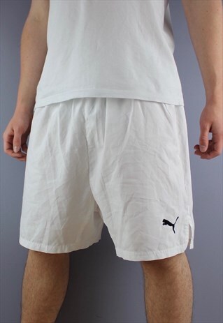 VINTAGE PUMA SPORT SHORTS IN WHITE WITH FELT PRINT LOGO. ELA