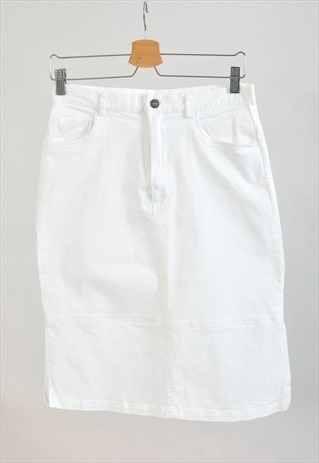 VINTAGE 00S SKIRT IN WHITE