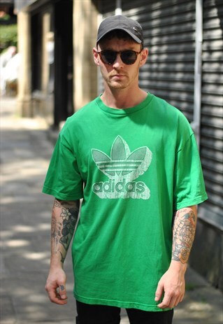 VINTAGE ADIDAS TSHIRT