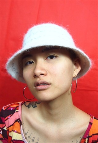 WHITE WOVEN FLUFFY BUCKET HAT