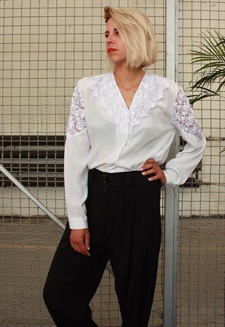 VINTAGE 80' BEAUTIFUL CUTE WHITE BLOUSE WITH LACE COLLAR