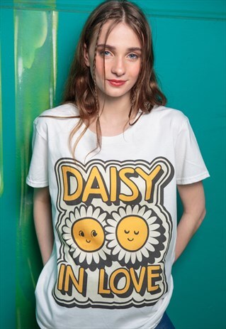 DAISY IN LOVE WOMEN'S SLOGAN T-SHIRT