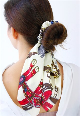 RED & CREAM CHAIN PRINT SCRUNCHIE HAIR BAND TIE