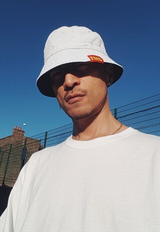 BUCKET HAT WHITE