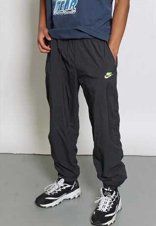 VINTAGE NIKE BLACK JOGGERS