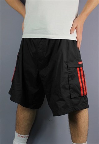 VINTAGE ADIDAS SHORTS IN BLACK WITH POCKETS, PRINTED LOGO AN