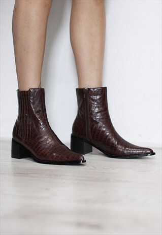 90'S POINTED BOOTS