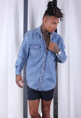 VINTAGE 90S LEVI'S MID BLUE DENIM SHIRT. UNISEX.