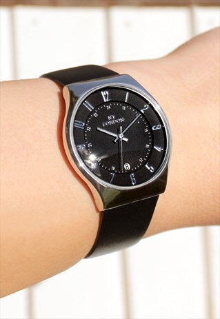 SMOOTH SILVER WATCH WITH DATE