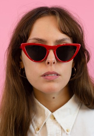 KYLIE - CLASSIC CAT EYE SUNGLASSES IN RED