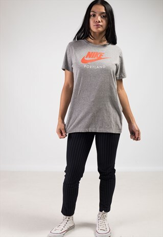 VINTAGE NIKE T-SHIRT