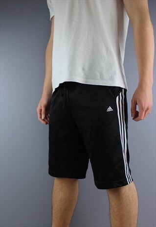 VINTAGE ADIDAS SHORTS IN BLACK WITH POCKETS AND EMBROIDERED