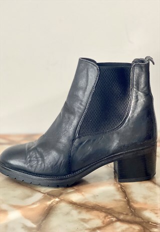 LEATHER CHELSEA BOOTS