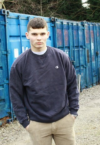 VINTAGE NAVY CHAMPION SWEATSHIRT