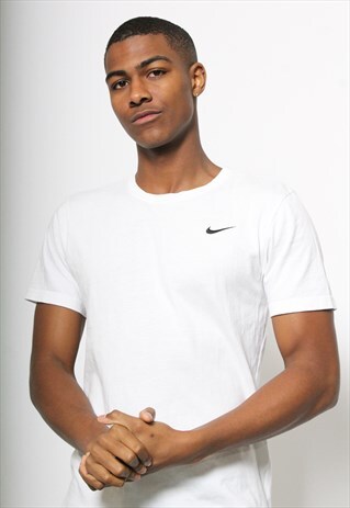 VINTAGE NIKE T-SHIRT